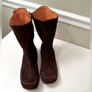 BERNE MEV vintage brown suede boot, 11 “ from top to bottom.